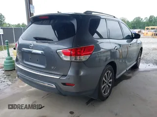2015 Nissan Pathfinder S z VIN 5N1AR2MN8FC719737, wystawiony jako IAAI lot #42467205 z przebiegiem 195 894 mil mil oraz . Historia ofert i sprzedaży dostępna na DreamBid. Obrazek 4.