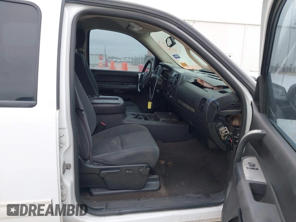 2009 Chevrolet Silverado 1500 LT with VIN 3GCEC23019G109676, listed as a IAAI auction lot 41947720 with 224,517 mi miles. Bid and sale history available at carsss.com. Image 5.
