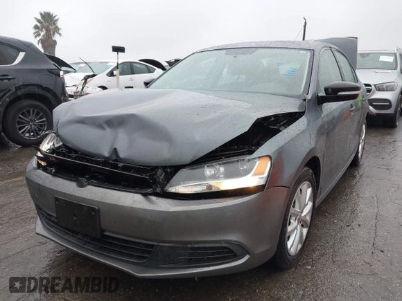 2011 Volkswagen Jetta Sedan SE PZEV with VIN 3VWDZ7AJ3BM332471, listed as a IAAI auction lot 41732964 with 168,920 mi miles. Bid and sale history available at carsss.com. Image 6.