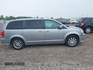2018 Dodge Grand Caravan SXT z VIN 2C4RDGCG7JR301434, wystawiony jako IAAI lot #42510771 z przebiegiem 270 524 mil mil oraz . Historia ofert i sprzedaży dostępna na DreamBid. Obrazek 13.