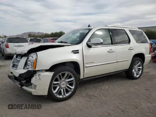 2014 Cadillac Escalade Platinum z VIN 1GYS4DEF7ER209217, wystawiony jako Copart lot #77591634 z przebiegiem 101 313 mil mil oraz Szkody całkowita. Historia ofert i sprzedaży dostępna na DreamBid. Obrazek 1.