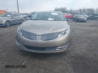 2015 Lincoln MKZ z VIN 3LN6L2J98FR620089, wystawiony jako IAAI lot #41805555 z przebiegiem Nie podano mil oraz . Historia ofert i sprzedaży dostępna na DreamBid. Obrazek 11.