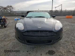 2005 Aston Martin DB9 z VIN SCFAD01A05GA01135, wystawiony jako Copart lot #47689715 z przebiegiem Nie podano mil oraz Tytuł czysty. Historia ofert i sprzedaży dostępna na DreamBid. Obrazek 5.