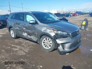 2019 Kia Sorento L z VIN 5XYPG4A32KG436114, wystawiony jako IAAI lot #42020670 z przebiegiem 107 821 mil mil oraz . Historia ofert i sprzedaży dostępna na DreamBid. Obrazek 1.