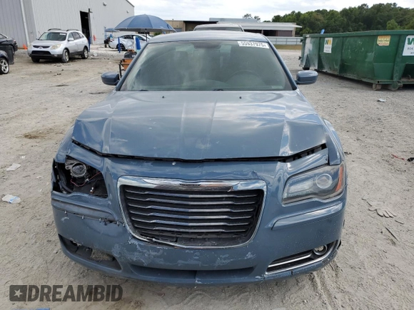 2014 Chrysler 300 S z VIN 2C3CCABG9EH276480, wystawiony jako Copart lot #55937975 z przebiegiem 98 129 mil mil oraz Czysty tytuł • Clean title. Historia ofert i sprzedaży dostępna na DreamBid. Obrazek 5.