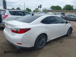 2018 Lexus ES with VIN 58ABK1GG6JU112716, listed as a IAAI auction lot 41915706 with 59,793 mi miles. Bid and sale history available at carsss.com. Image 4.