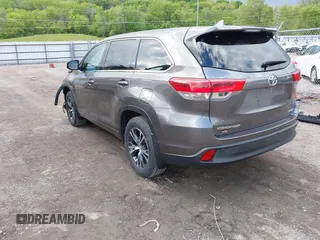 2017 Toyota Highlander LE with VIN 5TDBZRFH0HS484454, listed as a IAAI auction lot 42338740 with 58,047 mi miles and . Bid and sale history available at DreamBid. Image 3.