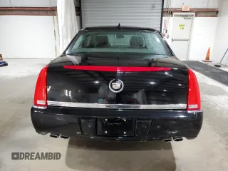 2010 Cadillac DTS 1SC z VIN 1G6KD5EY7AU128077, wystawiony jako Copart lot #58089475 z przebiegiem 203 830 mil mil oraz Szkody całkowita. Historia ofert i sprzedaży dostępna na DreamBid. Obrazek 6.