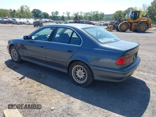 2000 BMW 5 Series 528iA with VIN WBADM6344YGU26491, listed as a IAAI auction lot 40301317 with 157,798 mi miles. Bid and sale history available at carsss.com. Image 3.