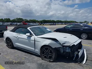 2022 Ford Mustang EcoBoost z VIN 1FATP8UH6N5106301, wystawiony jako IAAI lot #42133603 z przebiegiem 59 081 mil mil oraz . Historia ofert i sprzedaży dostępna na DreamBid. Obrazek 1.