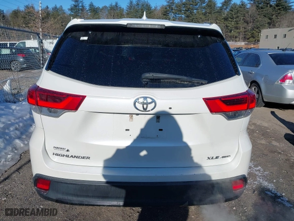 2019 Toyota Highlander SE with VIN 5TDJZRFH3KS613063, listed as a IAAI auction lot 41670992 with 110,543 mi miles. Bid and sale history available at carsss.com. Image 17.