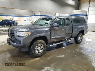 2018 Toyota Tacoma SR z VIN 5TFSX5EN1JX058679, wystawiony jako Copart lot #45236605 z przebiegiem 106 306 mil mil oraz Szkoda całkowita • Salvage title. Historia ofert i sprzedaży dostępna na DreamBid. Obrazek 1.