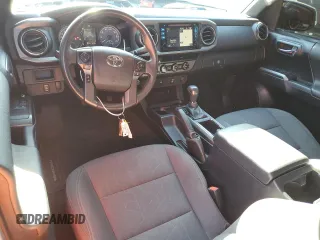 2017 Toyota Tacoma SR5 z VIN 5TFRZ5CNXHX028456, wystawiony jako Copart lot #84039894 z przebiegiem 30 670 mil mil oraz Szkoda całkowita • Salvage title. Historia ofert i sprzedaży dostępna na DreamBid. Obrazek 8.