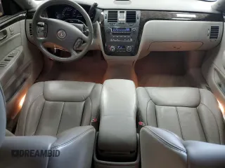 2009 Cadillac DTS 1SC z VIN 1G6KD57YX9U133637, wystawiony jako Copart lot #69585434 z przebiegiem 70 410 mil mil oraz Czysty tytuł • Clean title. Historia ofert i sprzedaży dostępna na DreamBid. Obrazek 8.