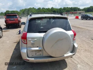 2007 Toyota RAV4 Limited с VIN JTMBK34V175024993, выставлен на аукционе IAAI как лот 42646261 с пробегом 292 141 миль миль и . История ставок и продаж доступна на DreamBid. Изображение 6.