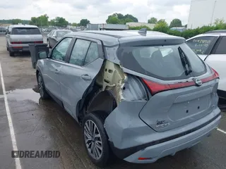 2023 Nissan Kicks SV z VIN 3N1CP5CV0PL509549, wystawiony jako IAAI lot #42314220 z przebiegiem 52 589 mil mil oraz . Historia ofert i sprzedaży dostępna na DreamBid. Obrazek 3.