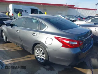 2017 Nissan Altima S z VIN 1N4AL3AP8HC499140, wystawiony jako IAAI lot #42375201 z przebiegiem 166 110 mil mil oraz . Historia ofert i sprzedaży dostępna na DreamBid. Obrazek 14.