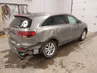 2019 Kia Sorento LX with VIN 5XYPG4A36KG498664, listed as a IAAI auction lot 41609272 with 172,042 mi miles. Bid and sale history available at carsss.com. Image 4.