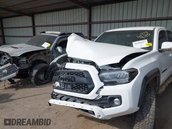 2021 Toyota Tacoma SR z VIN 3TMCZ5AN4MM373247, wystawiony jako IAAI lot #41982617 z przebiegiem 45 692 mil mil oraz . Historia ofert i sprzedaży dostępna na DreamBid. Obrazek 18.