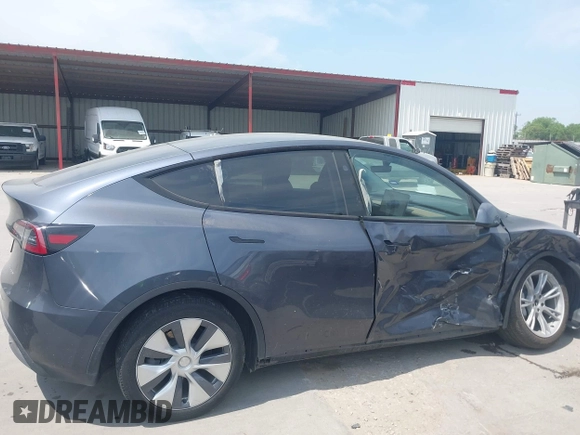2023 Tesla Model Y Long Range z VIN 7SAYGDEE6PA169168, wystawiony jako IAAI lot #42050428 z przebiegiem 26 731 mil mil oraz . Historia ofert i sprzedaży dostępna na DreamBid. Obrazek 13.