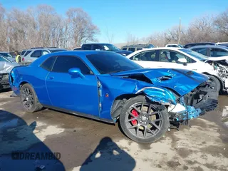 2019 Dodge Challenger R/T Scat Pack Widebody z VIN 2C3CDZFJ0KH552252, wystawiony jako IAAI lot #41662399 z przebiegiem 63 337 mil mil oraz . Historia ofert i sprzedaży dostępna na DreamBid. Obrazek 14.