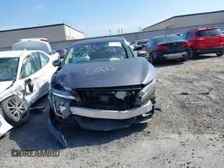 2018 Honda Clarity Plug-In Hybrid with VIN JHMZC5F19JC021696, listed as a IAAI auction lot 41920191 with 1 mi miles. Bid and sale history available at carsss.com. Image 13.