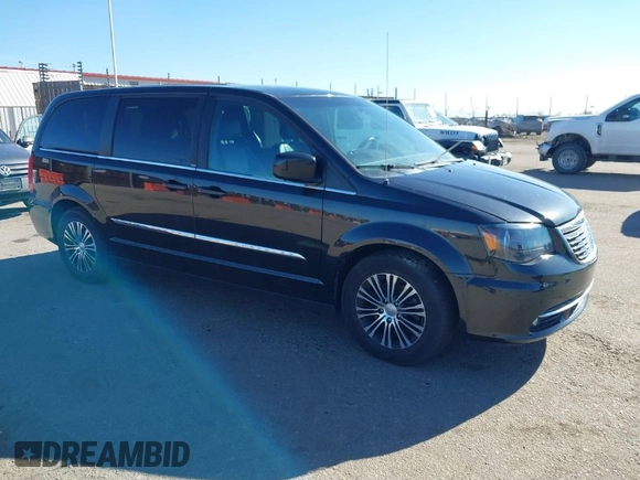 2014 Chrysler Town & Country S with VIN 2C4RC1HG0ER257498, listed as a IAAI auction lot 41627860 with 134,540 mi miles. Bid and sale history available at carsss.com. Image 1.
