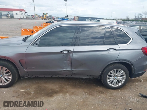 2016 BMW X5 xDrive35i z VIN 5UXKR0C53G0P19015, wystawiony jako IAAI lot #41930862 z przebiegiem 150 762 mil mil oraz . Historia ofert i sprzedaży dostępna na DreamBid. Obrazek 15.