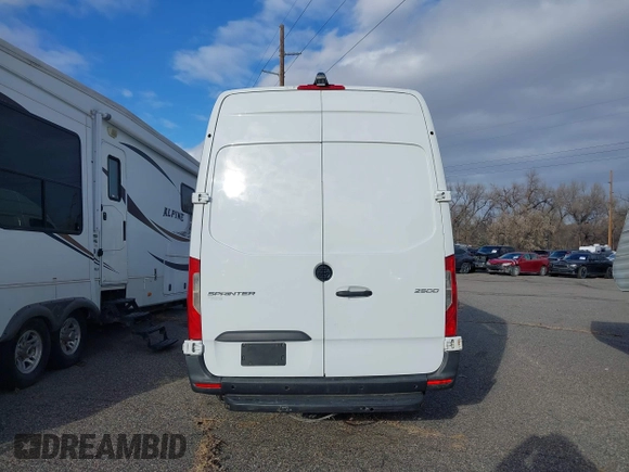 2019 Mercedes-Benz Sprinter Cargo z VIN WD4PF1CD5KT014453, wystawiony jako IAAI lot #41100495 z przebiegiem 195 185 mil mil oraz . Historia ofert i sprzedaży dostępna na DreamBid. Obrazek 16.