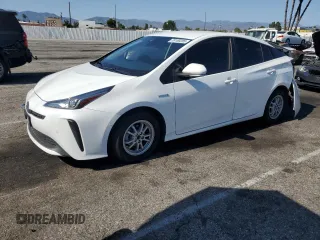 2021 Toyota Prius L Eco z VIN JTDKAMFU4M3145800, wystawiony jako Copart lot #59180285 z przebiegiem 33 991 mil mil oraz Czysty tytuł • Clean title. Historia ofert i sprzedaży dostępna na DreamBid. Obrazek 1.