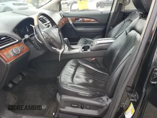 2012 Lincoln MKX z VIN 2LMDJ8JK9CBL16111, wystawiony jako Copart lot #56939825 z przebiegiem 167 420 mil mil oraz Szkody całkowita. Historia ofert i sprzedaży dostępna na DreamBid. Obrazek 7.