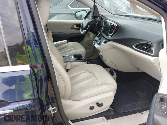 2018 Chrysler Pacifica Touring L Plus with VIN 2C4RC1EGXJR115464, listed as a IAAI auction lot 42013816 with 129,881 mi miles and . Bid and sale history available at DreamBid. Image 5.
