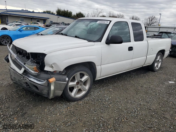 2005 Chevrolet Silverado 1500 LS with VIN 2GCEC19VX51294486, listed as a Copart auction lot 43585075 with 136,906 mi miles and Salvage Title. Bid and sale history available at carsss.com. Image 1.