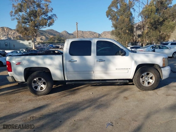 2007 Chevrolet Silverado 1500 LT w/2LT with VIN 2GCEK13M071538118, listed as a IAAI auction lot 41626789 with NaN miles. Bid and sale history available at carsss.com. Image 13.