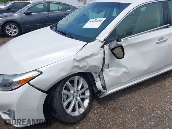 2013 Toyota Avalon XLE z VIN 4T1BK1EB2DU041971, wystawiony jako IAAI lot #42070838 z przebiegiem 89 299 mil mil oraz . Historia ofert i sprzedaży dostępna na DreamBid. Obrazek 6.