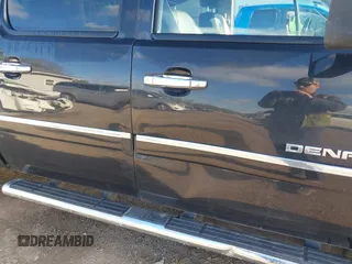 2013 GMC Sierra 2500HD Denali z VIN 1GT125E81DF112691, wystawiony jako IAAI lot #42220356 z przebiegiem 173 260 mil mil oraz . Historia ofert i sprzedaży dostępna na DreamBid. Obrazek 19.