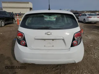 2013 Chevrolet Sonic LS z VIN 1G1JA6SHXD4228652, wystawiony jako Copart lot #48116655 z przebiegiem 170 306 mil mil oraz Szkoda całkowita • Salvage title. Historia ofert i sprzedaży dostępna na DreamBid. Obrazek 6.