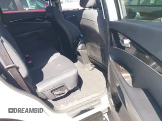 2016 Kia Sorento LX with VIN 5XYPGDA35GG060533, listed as a IAAI auction lot 42033268 with 183,057 mi miles. Bid and sale history available at carsss.com. Image 8.