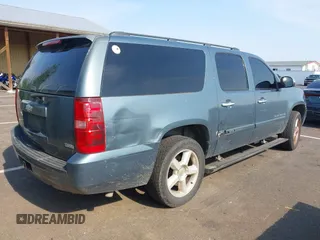 2008 Chevrolet Suburban LTZ z VIN 3GNFK16338G159718, wystawiony jako IAAI lot #42570638 z przebiegiem 219 213 mil mil oraz . Historia ofert i sprzedaży dostępna na DreamBid. Obrazek 4.