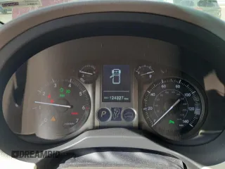 2019 Lexus GX 460 z VIN JTJBM7FX0K5219876, wystawiony jako Copart lot #53747275 z przebiegiem 124 327 mil mil oraz Szkody całkowita. Historia ofert i sprzedaży dostępna na DreamBid. Obrazek 9.