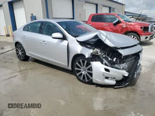 2017 Volvo S60 Inscription Platinum z VIN LYV402HMXHB129950, wystawiony jako Copart lot #54382365 z przebiegiem 92 868 mil mil oraz Szkoda całkowita • Salvage title. Historia ofert i sprzedaży dostępna na DreamBid. Obrazek 4.