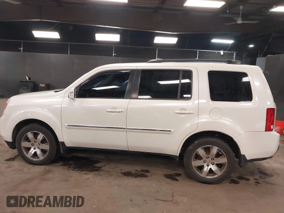 2015 Honda Pilot Touring with VIN 5FNYF4H98FB001841, listed as a IAAI auction lot 41955645 with 109,818 mi miles. Bid and sale history available at carsss.com. Image 14.