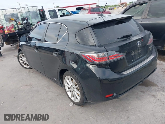 2013 Lexus CT 200h z VIN JTHKD5BH2D2159091, wystawiony jako IAAI lot #42695594 z przebiegiem 218 009 mil mil oraz . Historia ofert i sprzedaży dostępna na DreamBid. Obrazek 3.