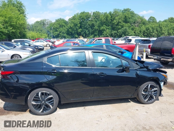 2024 Nissan Versa SR z VIN 3N1CN8FV7RL916970, wystawiony jako IAAI lot #42451275 z przebiegiem 22 324 mil mil oraz . Historia ofert i sprzedaży dostępna na DreamBid. Obrazek 14.