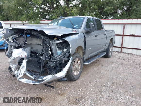 2024 Ram 2500 Big Horn z VIN 3C6UR5DL8RG343566, wystawiony jako IAAI lot #42526456 z przebiegiem Nie podano mil oraz . Historia ofert i sprzedaży dostępna na DreamBid. Obrazek 20.