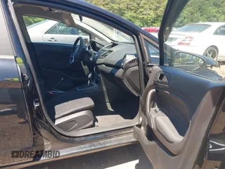 2019 Ford Fiesta SE z VIN 3FADP4EJ0KM125724, wystawiony jako IAAI lot #42320657 z przebiegiem 53 728 mil mil oraz . Historia ofert i sprzedaży dostępna na DreamBid. Obrazek 5.