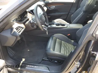 2022 Audi e-tron GT Prestige z VIN WAUDJBFW9N7004503, wystawiony jako Copart lot #57742104 z przebiegiem 27 457 mil mil oraz Szkody całkowita. Historia ofert i sprzedaży dostępna na DreamBid. Obrazek 7.