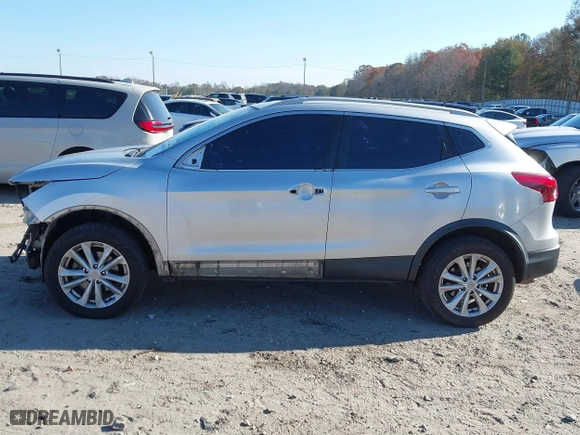 2017 Nissan Rogue Sport SV with VIN JN1BJ1CP6HW010659, listed as a IAAI auction lot 41024516 with 165,498 mi miles. Bid and sale history available at carsss.com. Image 15.