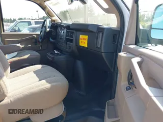 2020 Chevrolet Express Cargo z VIN 1GCWGAFGXL1276698, wystawiony jako IAAI lot #42406833 z przebiegiem 63 143 mil mil oraz . Historia ofert i sprzedaży dostępna na DreamBid. Obrazek 5.