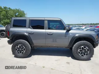 2023 Ford Bronco z VIN 1FMEE5DP8PLA91454, wystawiony jako IAAI lot #42805631 z przebiegiem 49 354 mil mil oraz . Historia ofert i sprzedaży dostępna na DreamBid. Obrazek 13.